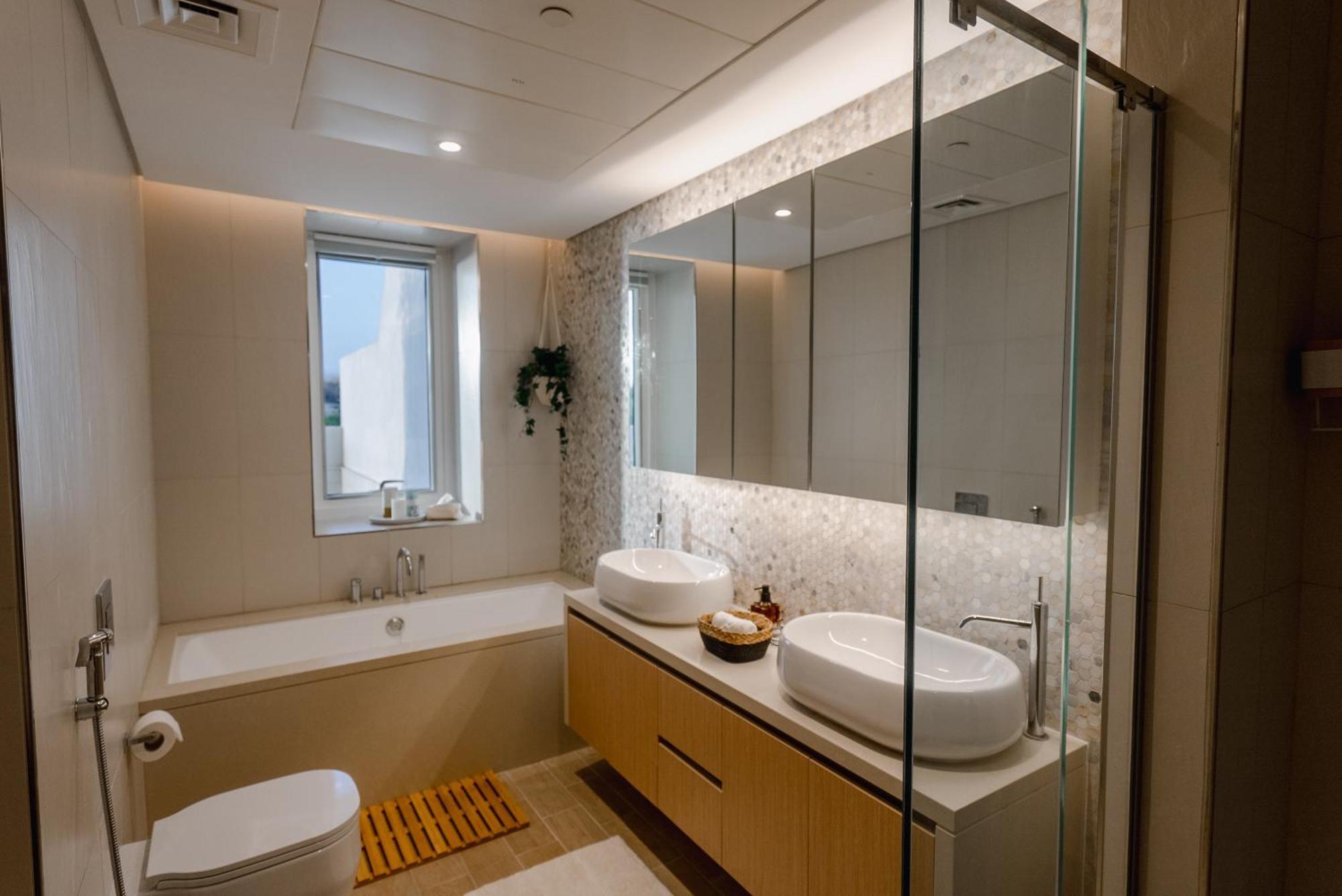 Private Pool & At Your Doorstep Apartment *