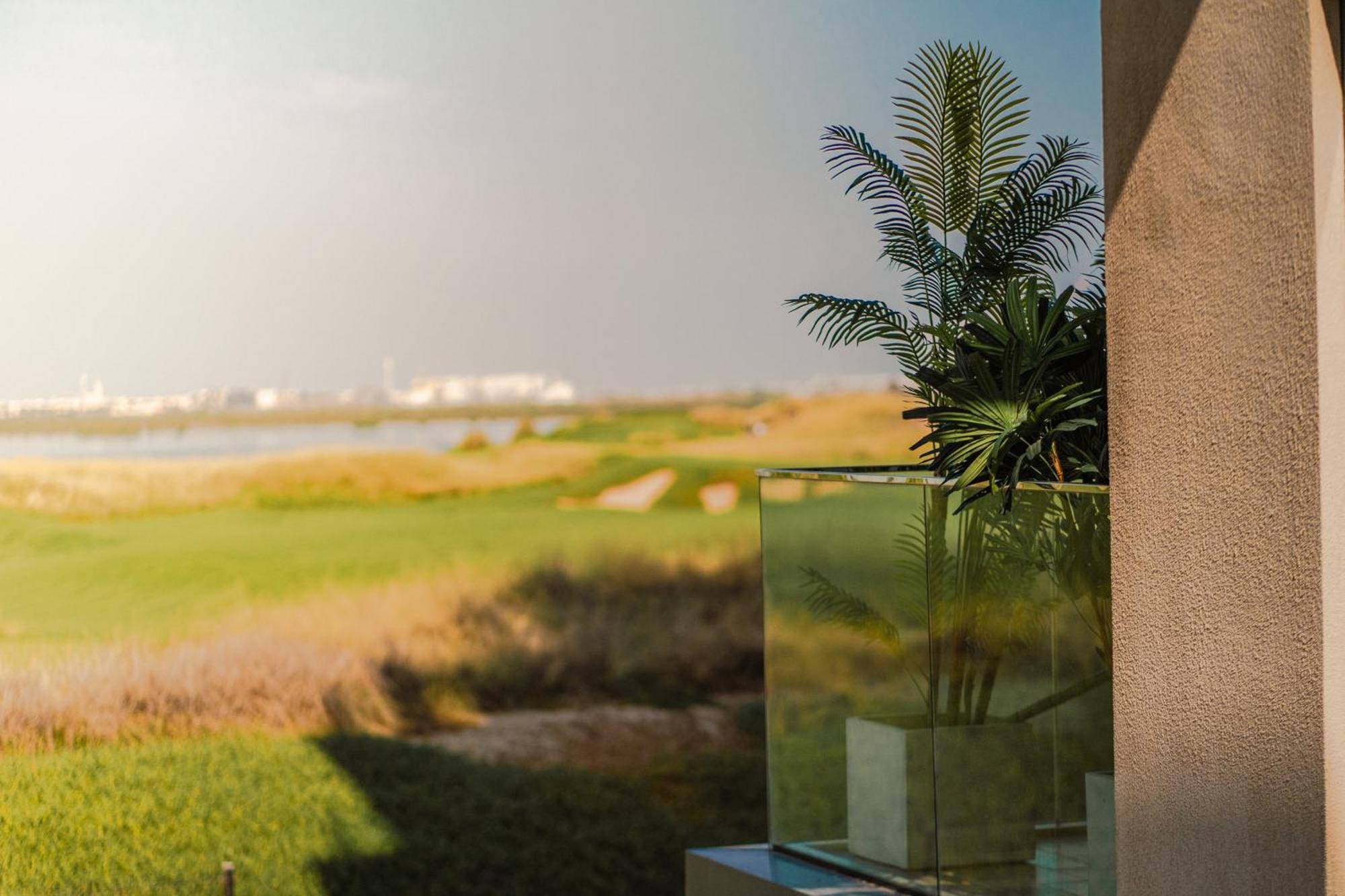 Private Pool & At Your Doorstep * Abu Dhabi