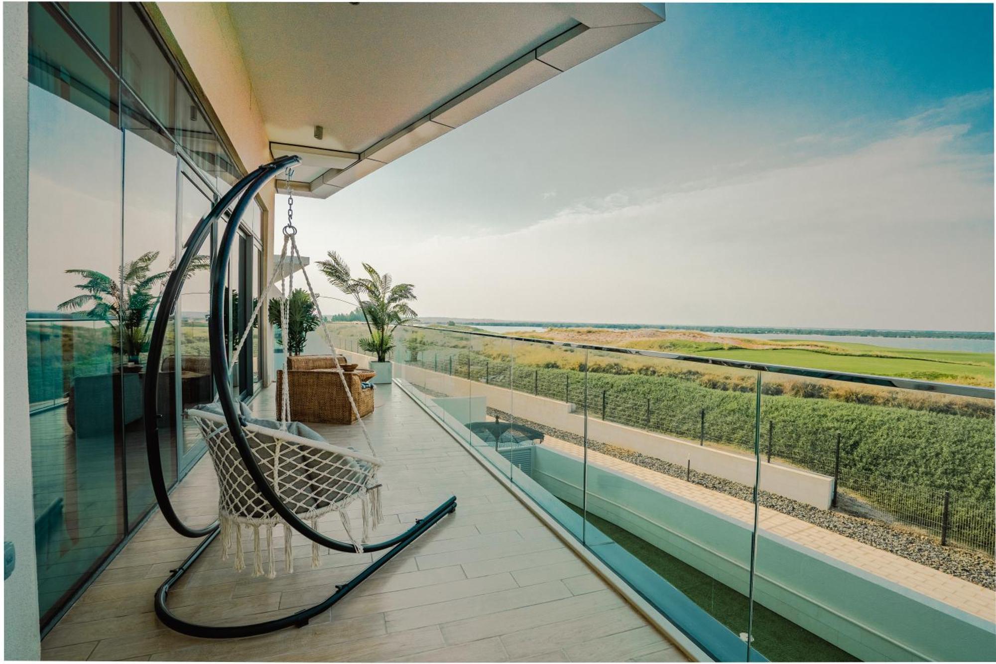 Private Pool & At Your Doorstep * Abu Dhabi
